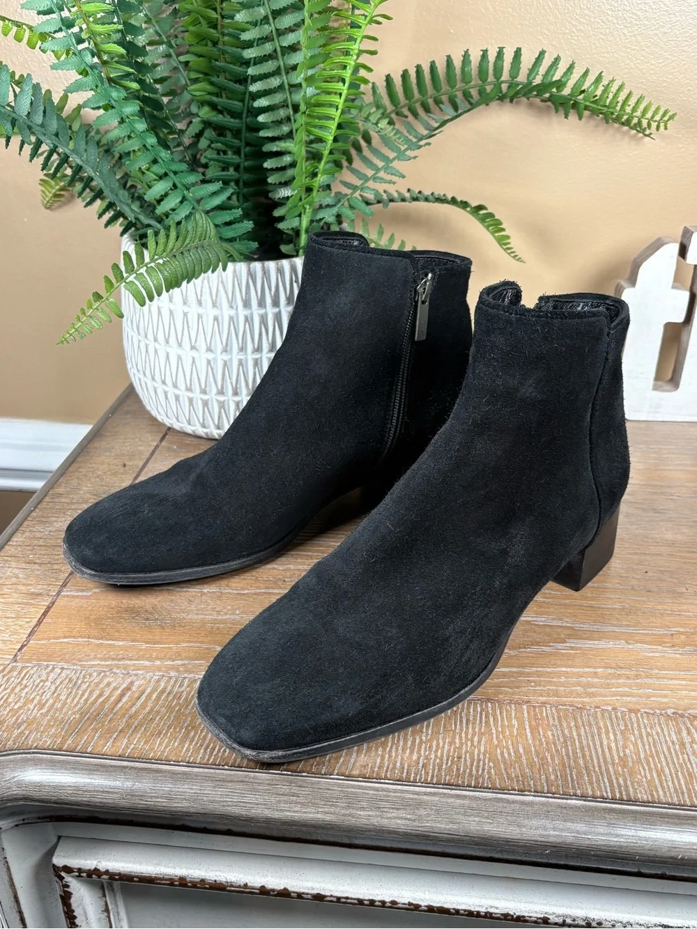 Aquatalia Women's Black Fuoco Suede Bootie Shoes Size 11